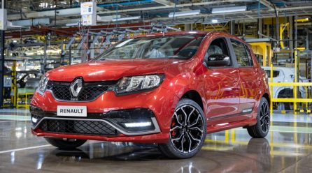 Sandero RS dará adeus ao mercado com kit especial Finale