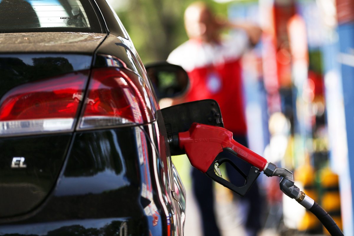 Preço da gasolina subiu quase 50% em um ano, aponta ANP