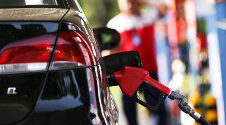 Preço da gasolina subiu quase 50% em um ano, aponta ANP